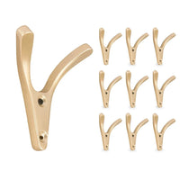 Les 10 patères Vilano Gold de yessential.fr ont un design minimaliste avec deux broches et des trous de vis pour un montage facile. Montré individuellement et par lot de dix sur fond blanc.