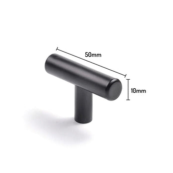 Le bouton noir Remo de yessential.fr est une poignée cylindrique noire en forme de T mesurant 50 mm de longueur et 10 mm de diamètre, affichée sur un fond blanc avec des dimensions étiquetées.