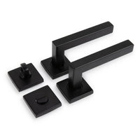 L'ensemble Domaso Black de yessential.fr se compose de deux poignées de porte carrées noires modernes avec des plaques de verrouillage carrées assorties, toutes affichées sur un fond blanc.