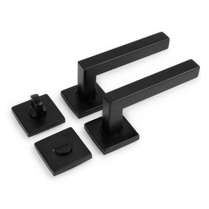 L'ensemble Domaso Black de yessential.fr se compose de deux poignées de porte carrées noires modernes avec des plaques de verrouillage carrées assorties, toutes affichées sur un fond blanc.