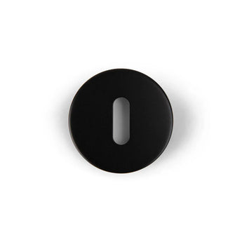 Une Rosettes Noire de yessential.fr, présentant un design circulaire noir avec une découpe ovale au centre, représentée sur un fond blanc.