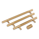 Quatre poignées Remo Gold Deluxe de yessential.fr avec poignées texturées, de longueur descendante et équipées d'un bouton assorti, élégamment présentées sur un fond blanc - parfaites comme poignées de cuisine de luxe.