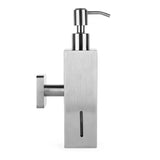 La Sonego Stainless Steel de yessential.fr est une pompe à savon murale moderne et rectangulaire en acier inoxydable avec couvercle de pompe et bande de fenêtre verticale pour afficher le niveau de savon.