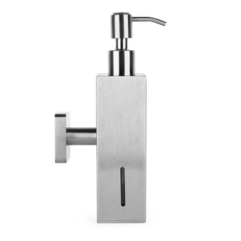 La Sonego Stainless Steel de yessential.fr est une pompe à savon murale moderne et rectangulaire en acier inoxydable avec couvercle de pompe et bande de fenêtre verticale pour afficher le niveau de savon.