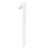 Un « 1 » blanc tridimensionnel de la série Amato White 12,5 cm de yessential.fr se tient debout sur un fond uni et reflète le design élégant des numéros de maison modernes.