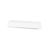 L'Amato White 12,5 cm de yessential.fr s'affiche sur un fond blanc, reflétant l'esthétique élégante et moderne des numéros de maison.