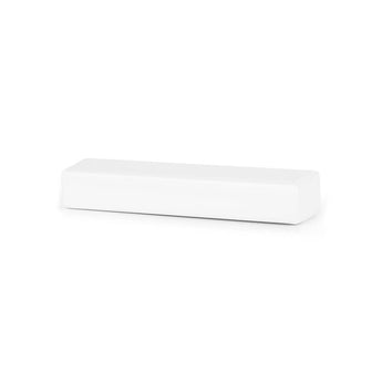L'Amato White 12,5 cm de yessential.fr s'affiche sur un fond blanc, reflétant l'esthétique élégante et moderne des numéros de maison.