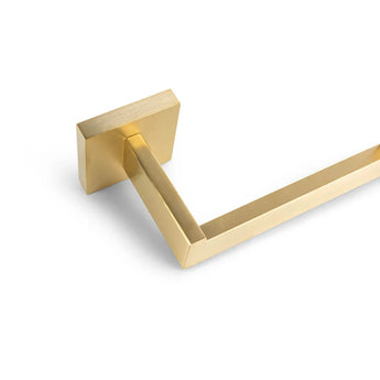 Un gros plan du Vero Gold Deluxe de yessential.fr, un porte-rouleau de papier toilette moderne au design rectangulaire et à montage carré. Cet accessoire de salle de bain minimaliste et luxueux se démarque magnifiquement sur un fond blanc.