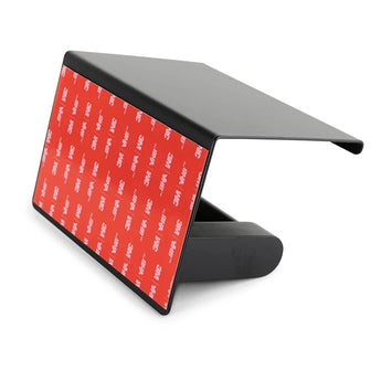 Un support de téléphone de voiture noir et coudé avec un tampon adhésif 3M VHB rouge pour un montage sur le tableau de bord sans perçage - facile à installer, tout comme l'ensemble WC yessential.fr Lazzo Black (sans perçage).