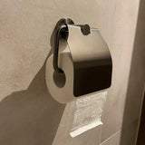 L'ensemble de toilettes Sandro Gunmetal de yessential.fr comprend un rouleau de papier toilette sur un support mural avec couvercle en métal, du papier sur le dessus et enroulable depuis le mur - un accessoire de toilette élégant en bronze à canon idéal pour la salle de bain moderne.