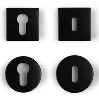 Quatre rosaces noires de yessential.fr sont présentées : deux carrées et deux rondes. Chaque forme comprend un trou de serrure traditionnel et une rosace cylindrique avec une fente ovale verticale.