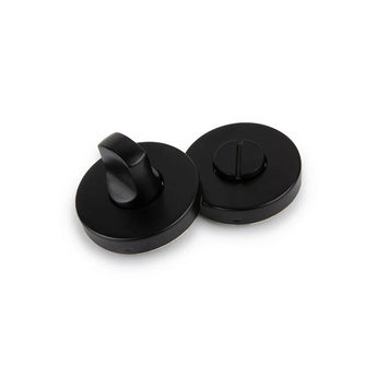 L'ensemble des pièces au dos de la fente du port Lucio Black.