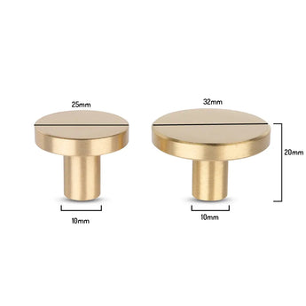 Deux boutons ronds Marizo Gold de yessential.fr sont présentés côte à côte. Le bouton gauche mesure 25 mm de large et 10 mm de profondeur, tandis que celui de droite mesure 32 mm de large et 20 mm de profondeur, toutes les dimensions étant clairement indiquées.