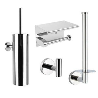 L'ensemble WC Pacho Chrome de yessential.fr contient des accessoires de salle de bains chromés modernes : porte-brosse de toilette, porte-rouleau de papier toilette avec étagère, crochet et support vertical, le tout élégamment conçu en acier inoxydable poli.
