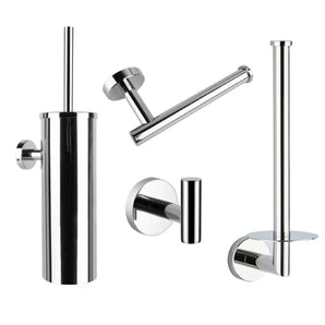L'ensemble WC Corrado Chrome de yessential.fr se compose d'un porte-brosse de toilette, d'un porte-papier toilette mural, d'un crochet pour peignoir simple et d'un porte-rouleau de rechange vertical - des accessoires de salle de bain élégants en acier inoxydable sur fond blanc.