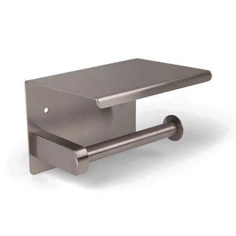 Embellissez votre salle de bain avec l'ensemble de toilettes Nando Gunmetal de yessential.fr. Ce porte-papier toilette mural en acier inoxydable possède un dessus plat, idéal pour ranger de petits objets et parfait pour les intérieurs modernes.